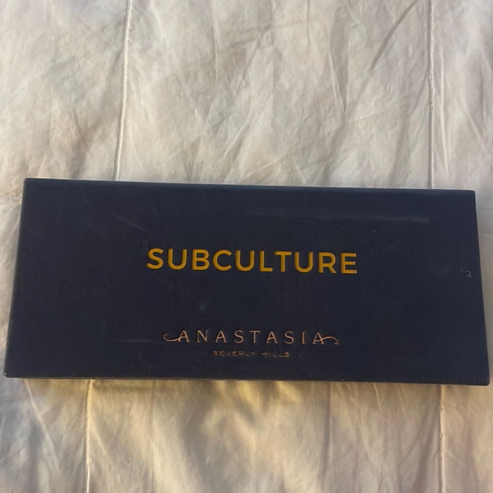 Eye shadow palette 🎨 (Never used)